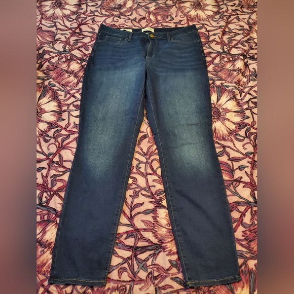 Universal Thread - Picture 2 of 4